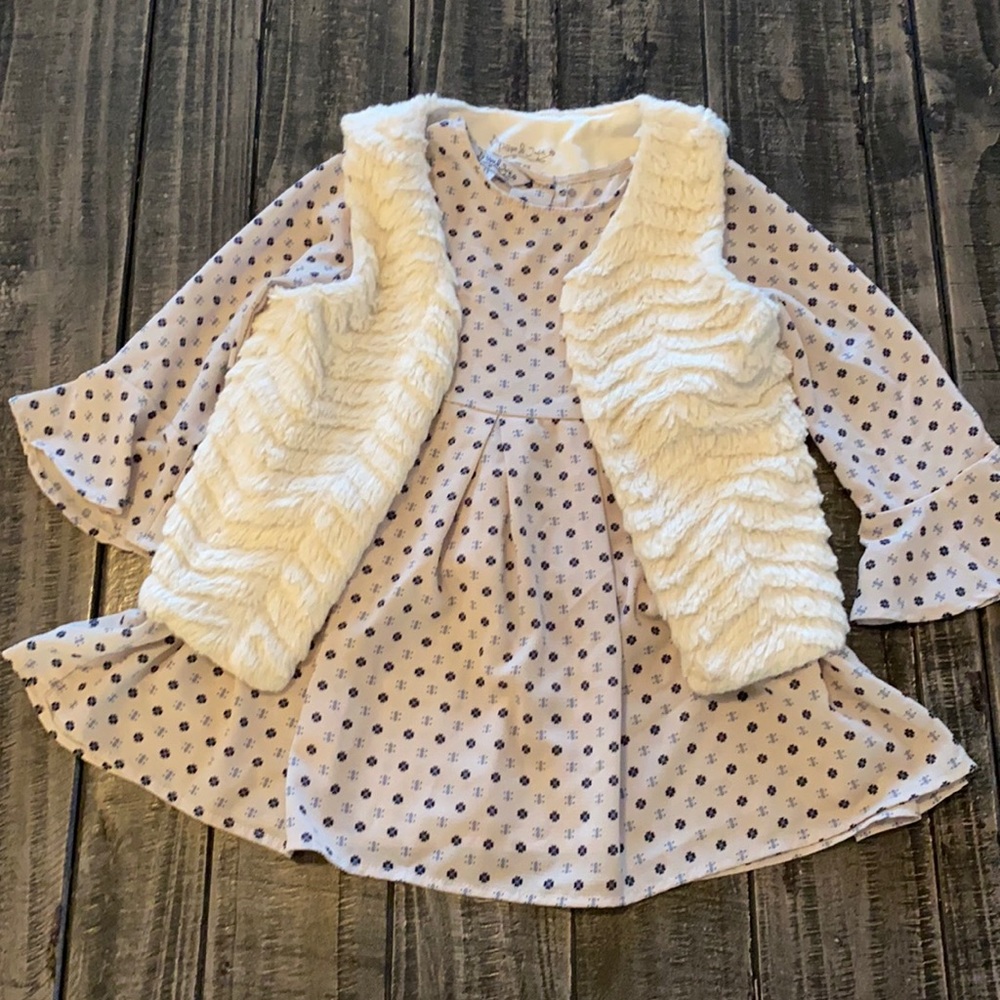 Adorable ruffled blouse with faux fur vest
